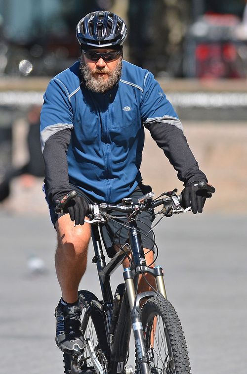 Russell Crowe z długą brodą (FOTO)