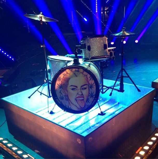 Miley Cyrus osiągnęła szczyt samouwielbienia? (FOTO) Miley Cyrus osiągnęła szczyt samouwielbienia? (FOTO)