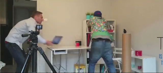 Rozwścieczony Czesław Mozil zdemolował kawalerkę Jakóbiaka!