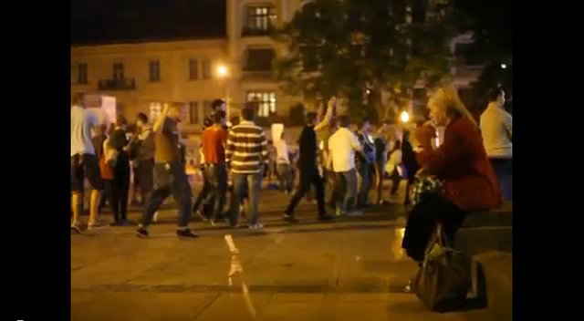 Babcia wygina śmiało ciało (VIDEO)