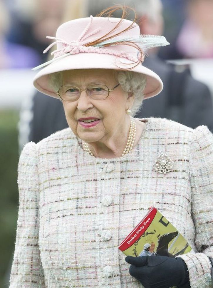 Rodzina Meghan chce ją zniszczyć! Królowa Elżbieta w końcu zabrała GŁOS