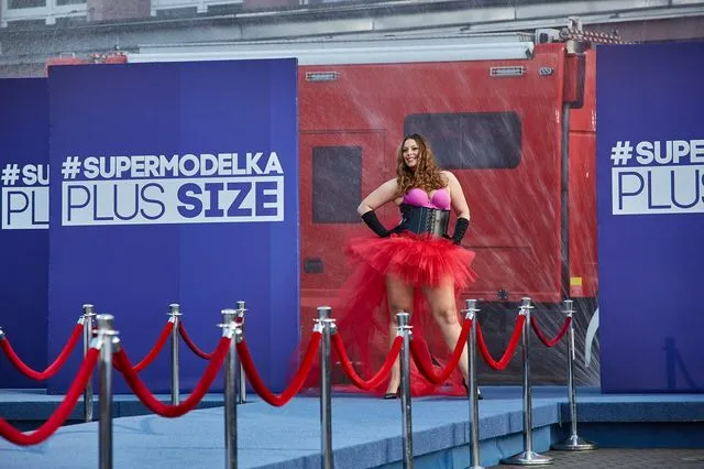 Supermodelka Plus Size - pokaz bielizny