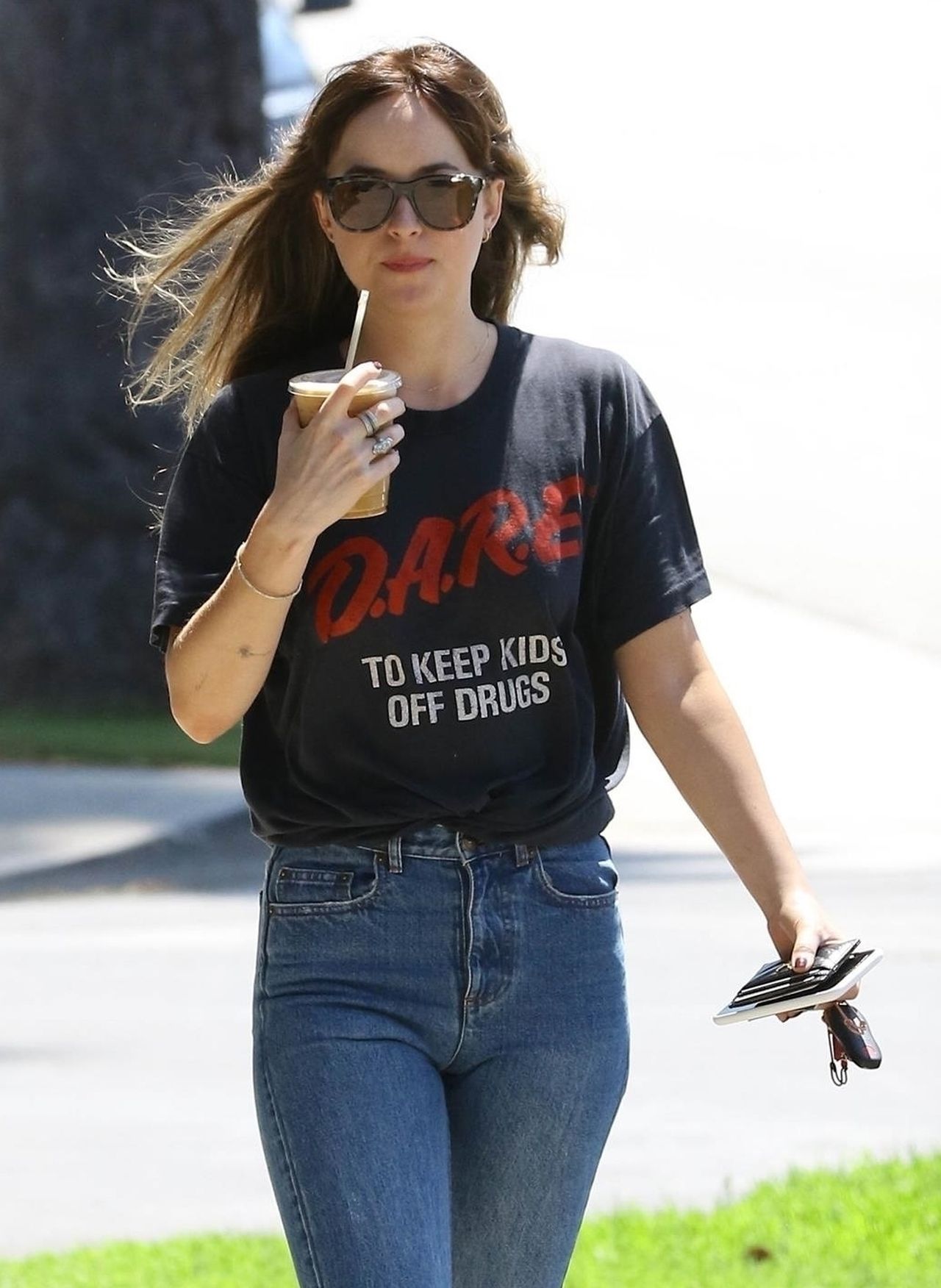 Dakota Johnson z poranną kawą (ZDJĘCIA) Dakota Johnson z poranną kawą (ZDJĘCIA)