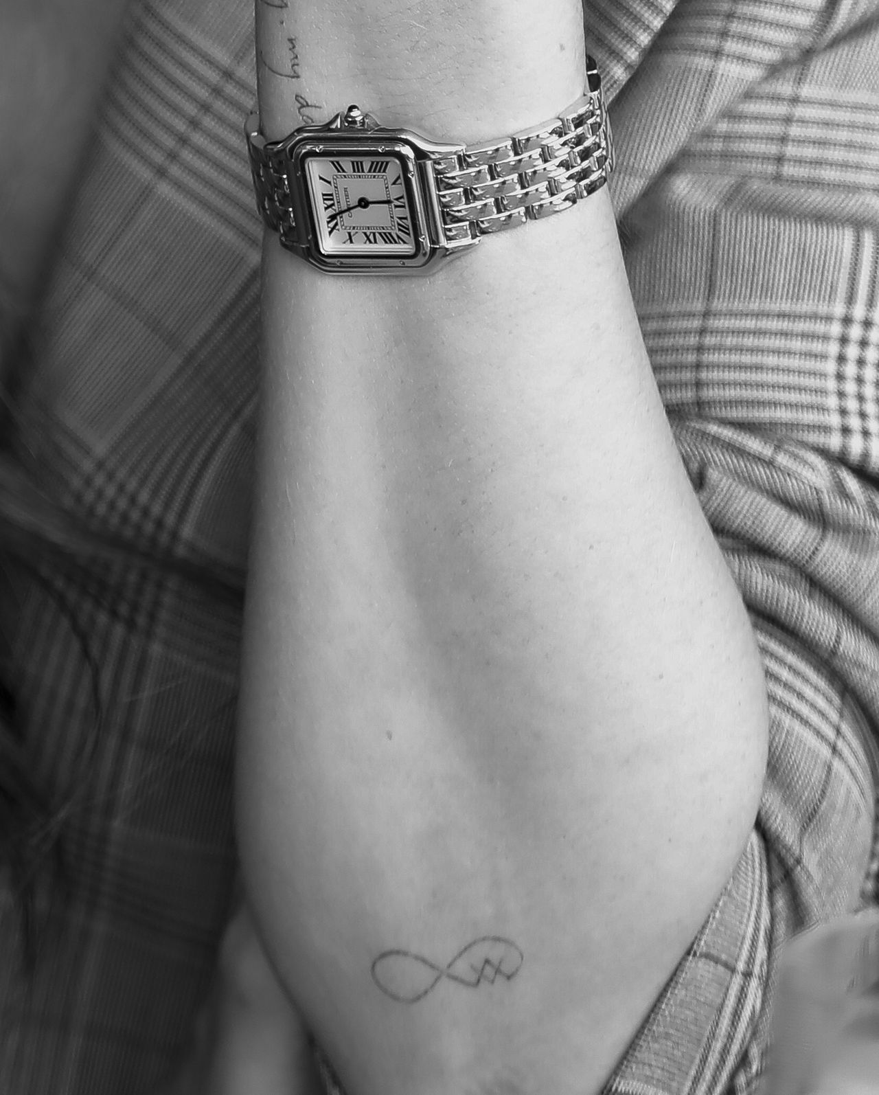 Dakota Johnson i Chris Martin zrobili sobie TAKIE SAME tatuaże (ZDJĘCIA)