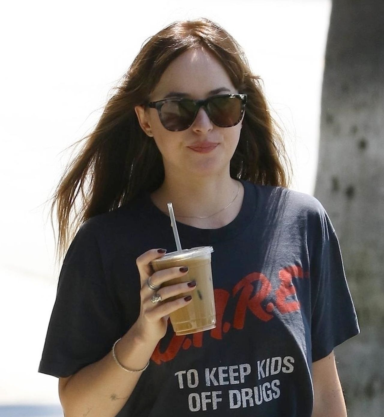 Dakota Johnson z poranną kawą (ZDJĘCIA) Dakota Johnson z poranną kawą (ZDJĘCIA)