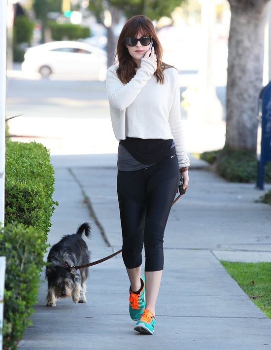 Nie ma dnia, by nie spotkała się z paparazzi (FOTO)