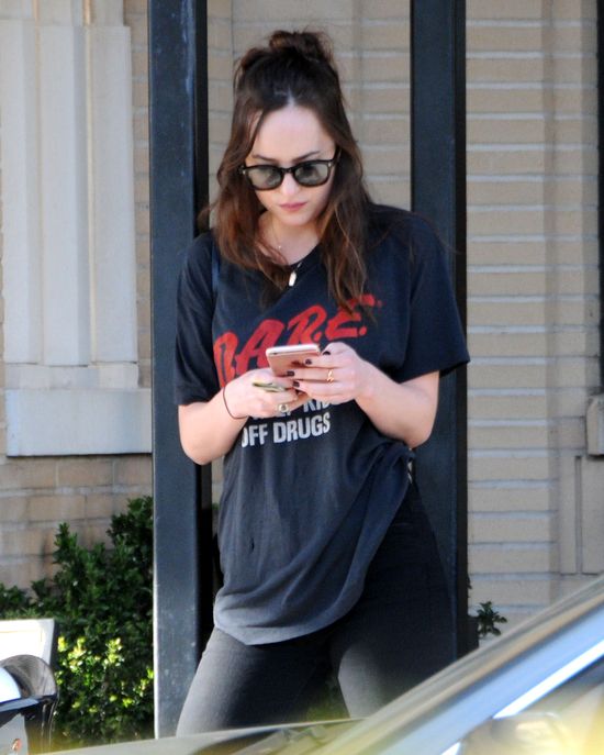 Fryzjer Dakoty Johnson zdradza sekret jej pięknych włosów