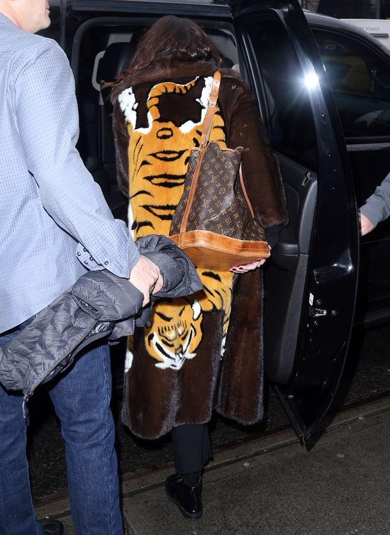 Ojej. Dakota Johnson pozbawiła się szansy na tytuł najlepiej ubranej Ojej. Dakota Johnson pozbawiła się szansy na tytuł najlepiej ubranej