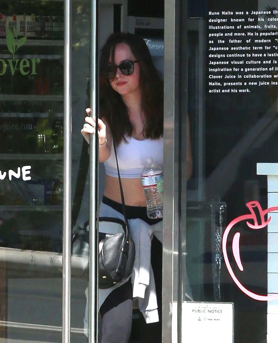 Co trzeba jeść, by mieć brzuch jak Dakota Johnson?