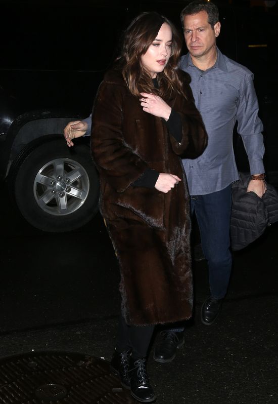 Ojej. Dakota Johnson pozbawiła się szansy na tytuł najlepiej ubranej Ojej. Dakota Johnson pozbawiła się szansy na tytuł najlepiej ubranej