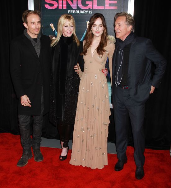 Dakota Johnson promuje film Jak to robią single? (FOTO)