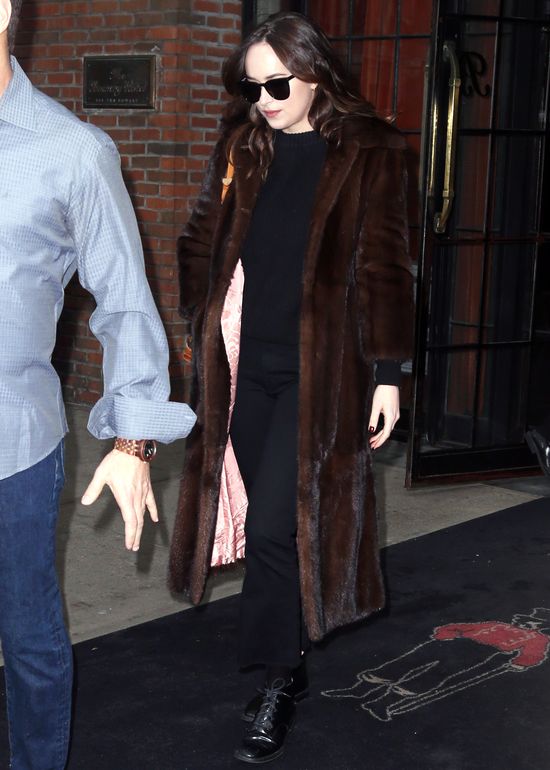  Ojej. Dakota Johnson pozbawiła się szansy na tytuł najlepiej ubranej