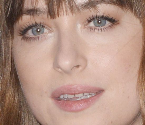 Fani zastanawiają się, co jest nie tak z zębami Dakoty Johnson