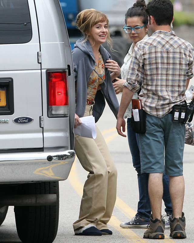 Dakota Johnson ZABRONIŁA IM oglądać 50 twarzy Greya