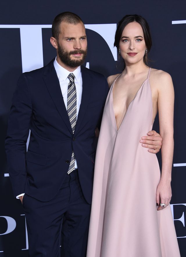 Dakota Johnson BEZ STANIKA na premierze Ciemniejszej strony Greya w Los Angeles Dakota Johnson BEZ STANIKA na premierze Ciemniejszej strony Greya w Los Angeles