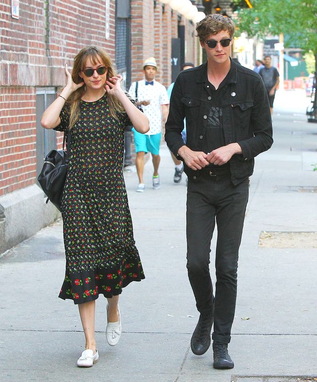 Dakota Johnson ZABRONIŁA IM oglądać 50 twarzy Greya