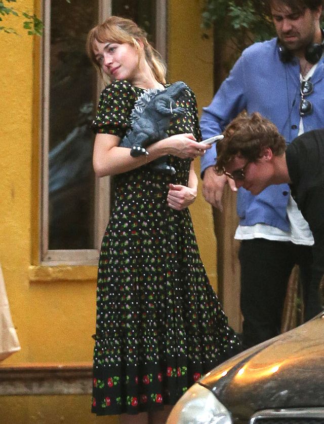 Dakota Johnson ZABRONIŁA IM oglądać 50 twarzy Greya