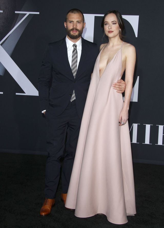 Dakota Johnson BEZ STANIKA na premierze Ciemniejszej strony Greya w Los Angeles Dakota Johnson BEZ STANIKA na premierze Ciemniejszej strony Greya w Los Angeles