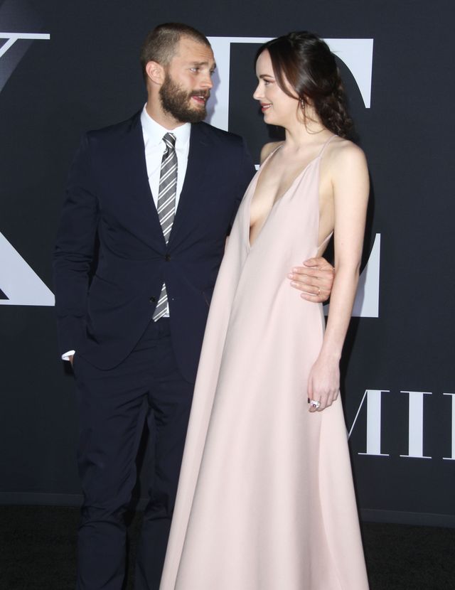 Dakota Johnson BEZ STANIKA na premierze Ciemniejszej strony Greya w Los Angeles Dakota Johnson BEZ STANIKA na premierze Ciemniejszej strony Greya w Los Angeles