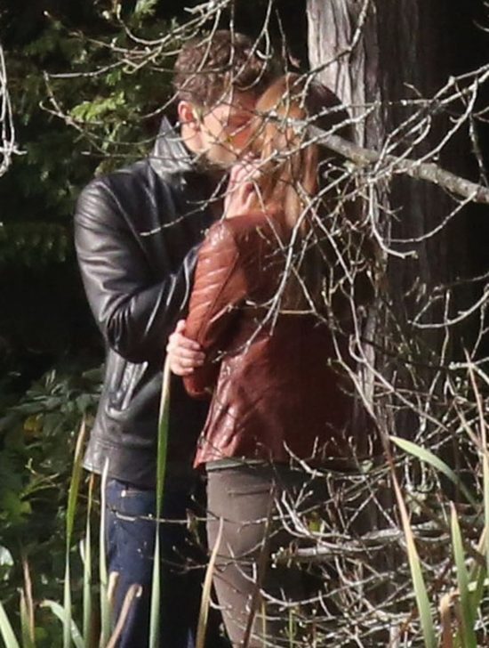 Dakota Johnson doznała kontuzji podczas sceny seksu Dakota Johnson doznała kontuzji podczas sceny seksu