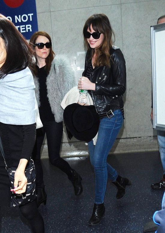 Kiedy Dakota Johnson zrzuci romantyczną sukienkę... (FOTO)