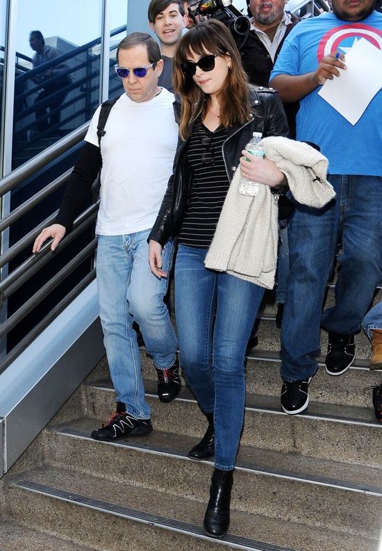 Kiedy Dakota Johnson zrzuci romantyczną sukienkę... (FOTO) Kiedy Dakota Johnson zrzuci romantyczną sukienkę... (FOTO)