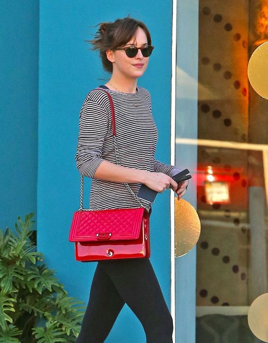 Dakota Johnson wciąż na bakier z modą? (FOTO)