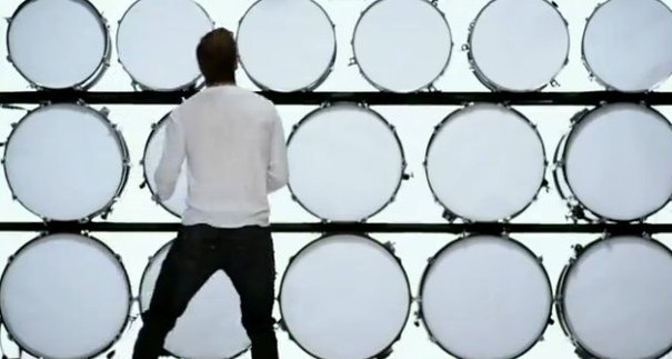 David Beckham gra Bethovena piłkami [VIDEO]