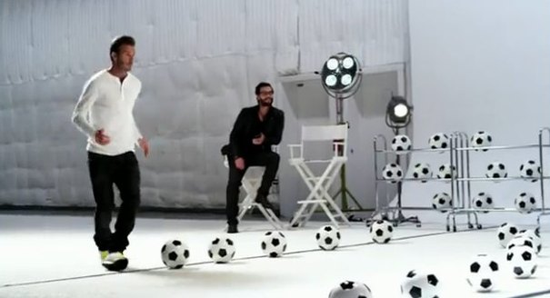 David Beckham gra Bethovena piłkami [VIDEO]