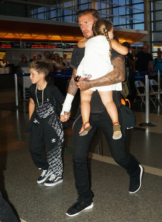 David Beckham sam radzi sobie z gromadką dzieci (FOTO)