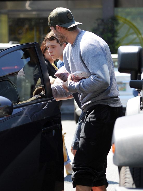 Męskie popołudnie Davida i Brooklyna Beckhamów (FOTO)