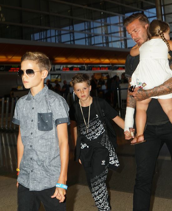 David Beckham sam radzi sobie z gromadką dzieci (FOTO)