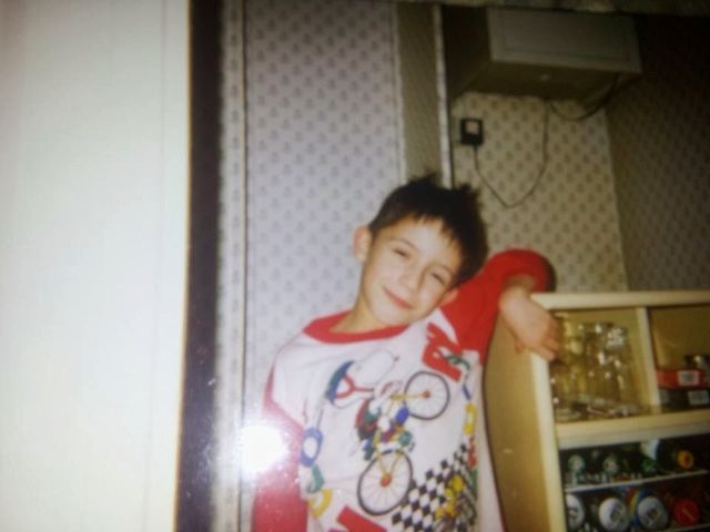 Kto pokazał niegrzeczne zdjęcia z dzieciństwa? (FOTO)