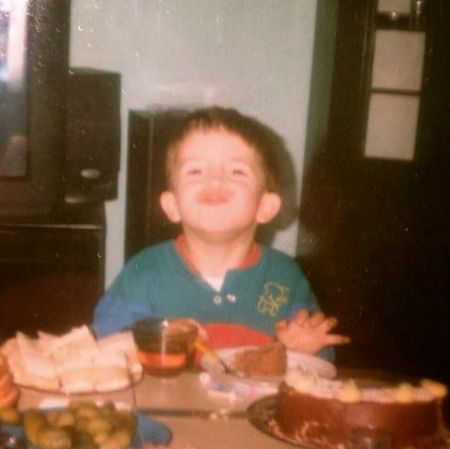 Kto pokazał niegrzeczne zdjęcia z dzieciństwa? (FOTO)