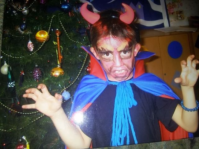 Kto pokazał niegrzeczne zdjęcia z dzieciństwa? (FOTO)