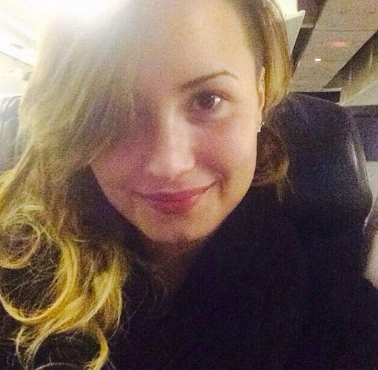 Demi Lovato bez makijażu i w nowym kolorze na włosach