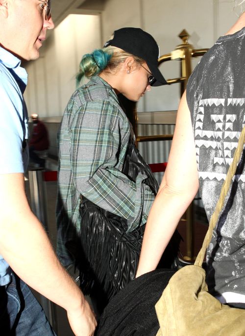 Demi Lovato w baseballówce i kraciastej koszuli (FOTO)