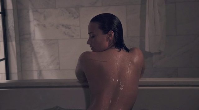 Demi Lovato NAGA, BEZ MAKIJAŻU w sesji dla Vanity Fair VIDEO Demi Lovato NAGA, BEZ MAKIJAŻU w sesji dla Vanity Fair VIDEO