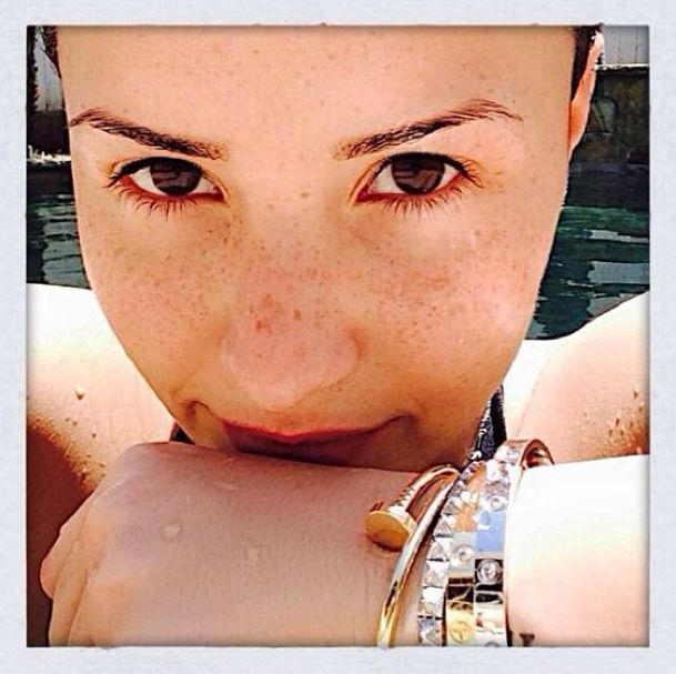 Co powiecie na Demi Lovato bez makijażu i w bikini (FOTO)