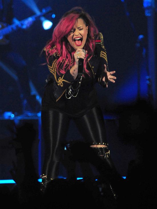 Demi Lovato coraz okrąglejsza? (FOTO)