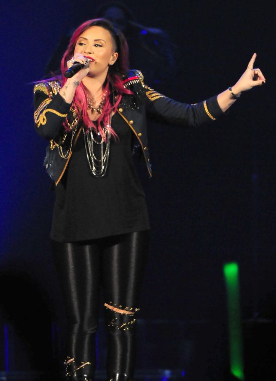 Demi Lovato coraz okrąglejsza? (FOTO)
