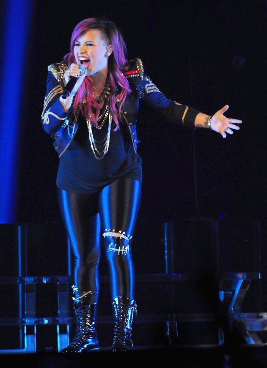Demi Lovato coraz okrąglejsza? (FOTO)