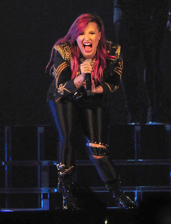 Demi Lovato coraz okrąglejsza? (FOTO)