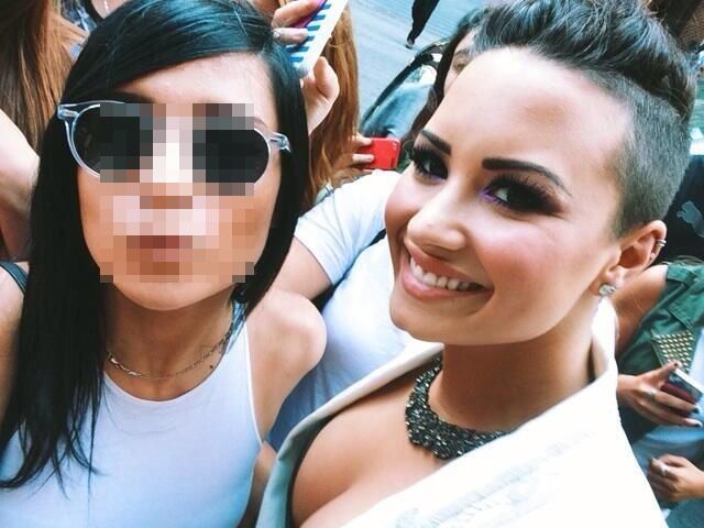 Demi Lovato ma krótkie włosy (FOTO)