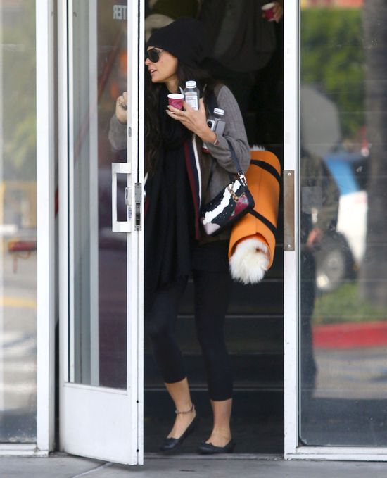 Co łączy Russella Branda i Demi Moore?