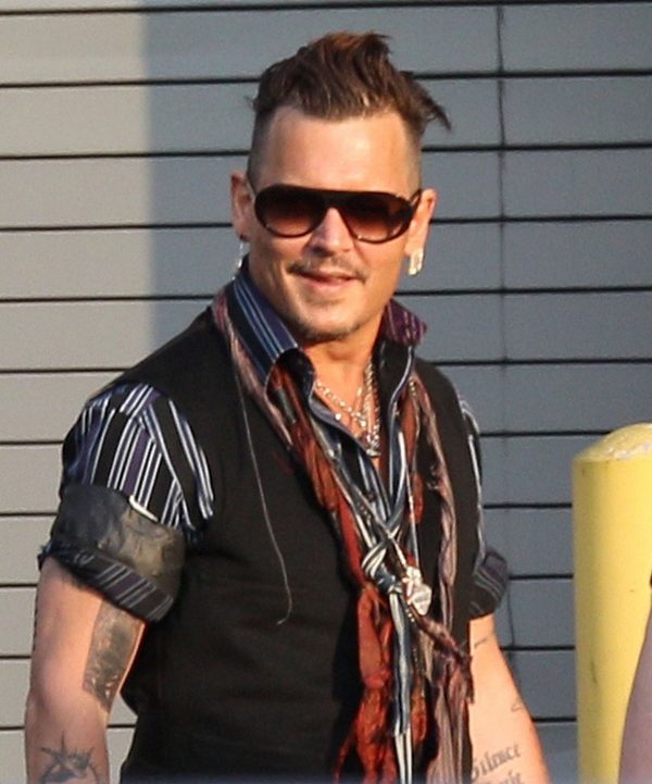 SZOKUJĄcE zdjęcie - Johnny Depp OBCIĄŁ sobie kawałek palca w ataku szału?