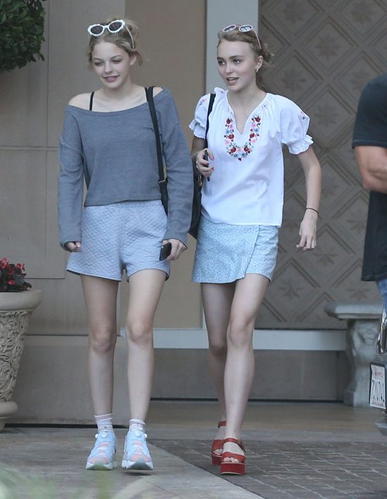 Lily Rose Depp zmienia styl (FOTO) Lily Rose Depp zmienia styl (FOTO)
