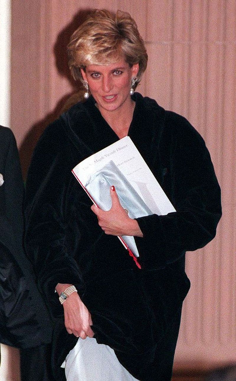 Księżna Meghan spotkała się z sekretną CÓRKĄ księżnej Diany?!