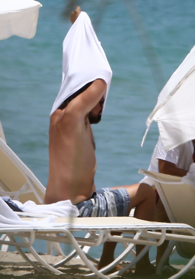 Leonardo DiCaprio zapuścił brodę i BRZUCH (FOTO)