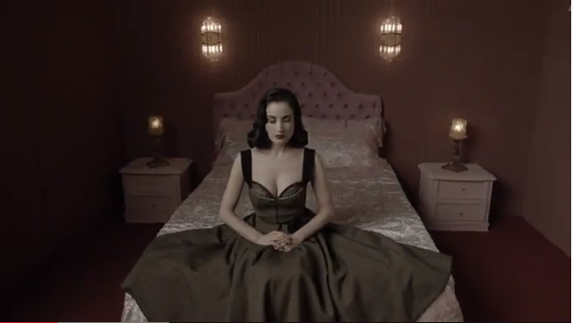 Dita von Teese w zmysłowym teledysku (VIDEO)